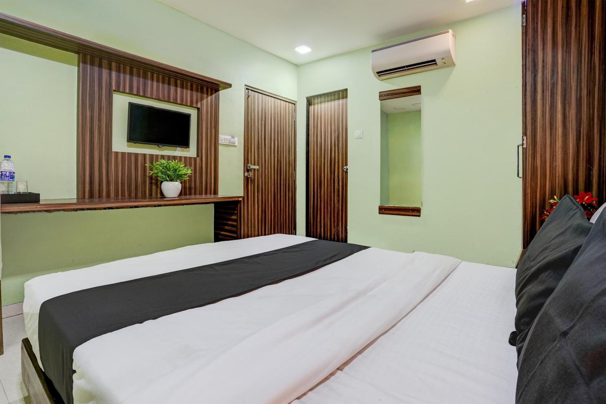 Oyo Hotel Blue Sapphire Residency Near Chhatrapati Shivaji International Airport Мумбай Екстериор снимка